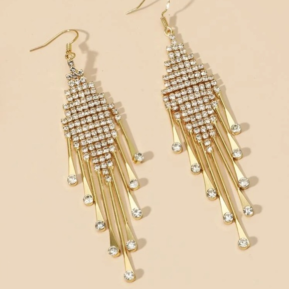 🎀 Lovely Tassel Rhinestone Chandelier Earrings - Picture 2 of 3
